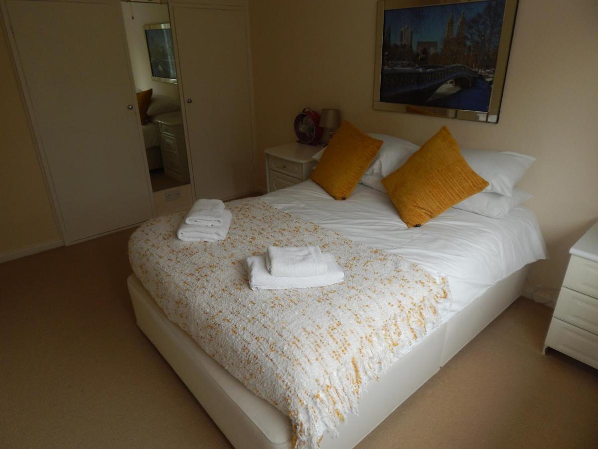 Spacious 3 Bdr House With Parking-Families-Corporate Groups By Orbitat Accommodations Cambridge Esterno foto