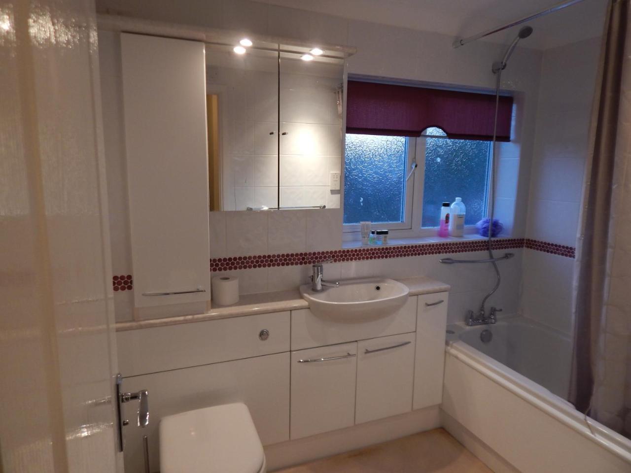 Spacious 3 Bdr House With Parking-Families-Corporate Groups By Orbitat Accommodations Cambridge Esterno foto